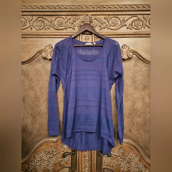 ATHLETA Semi Shear long sleeve T in Blueish Purple Size Large - Picture 1 of 3